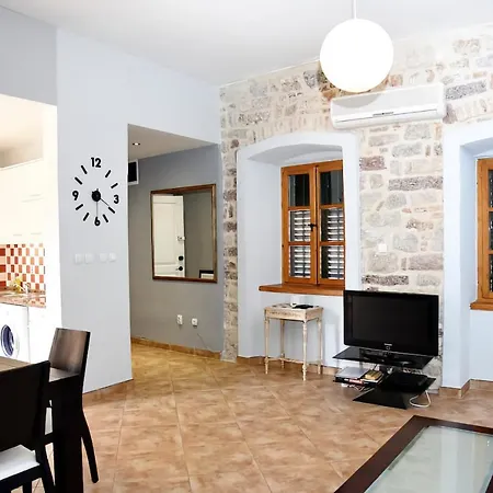 Cozy 2 Bedroom Apartment In Antique Bizanti Palace Котор Экстерьер фото