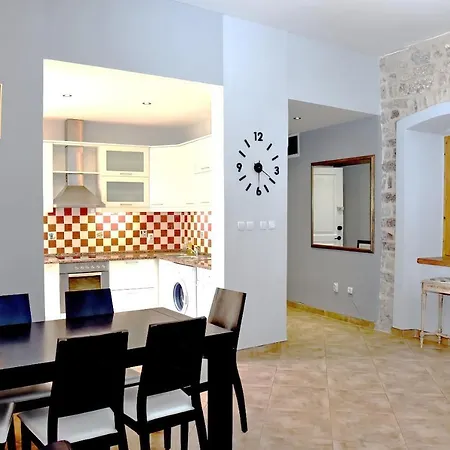 Cozy 2 Bedroom Apartment In Antique Bizanti Palace Котор Экстерьер фото